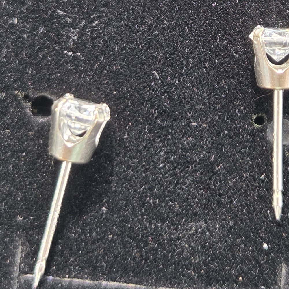 Vintage Real (Not Lab) Diamond Earings. Set In 14k White Gold 1/2 Carat Tw.